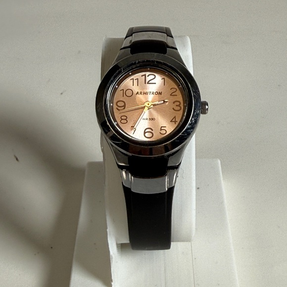 Armitron Pro Sport Women's Watch Black & Silver Tone 330ft Water Resist - Picture 3 of 10